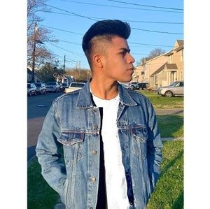 Meet your Posher, Adrián